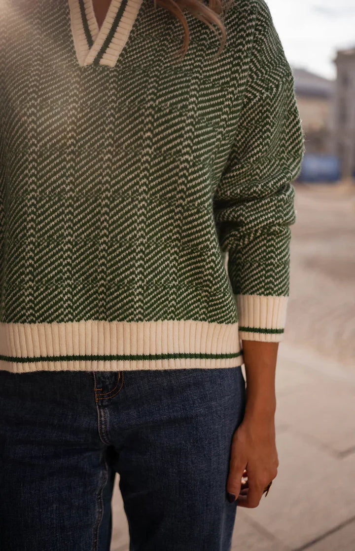 EMILIA | THE GREEN V-NECK SWEATER WITH FOLDED COLLAR
